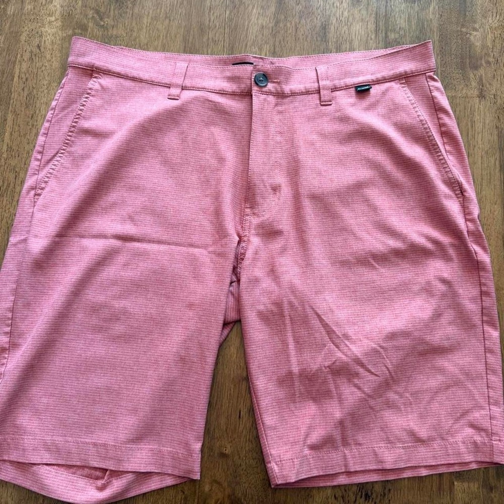 Travis Matthews Shorts Mens 36 Pink/Red Performance Golf 10" Stretch Casual